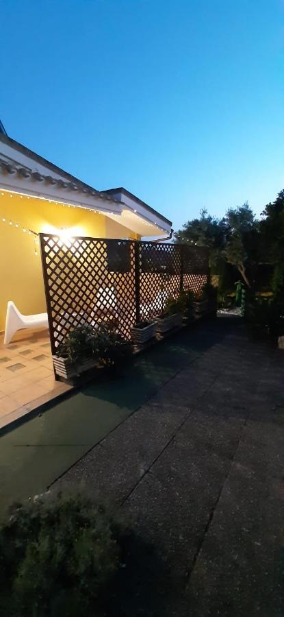 Artistika Golden Apartment Capitana Exterior photo